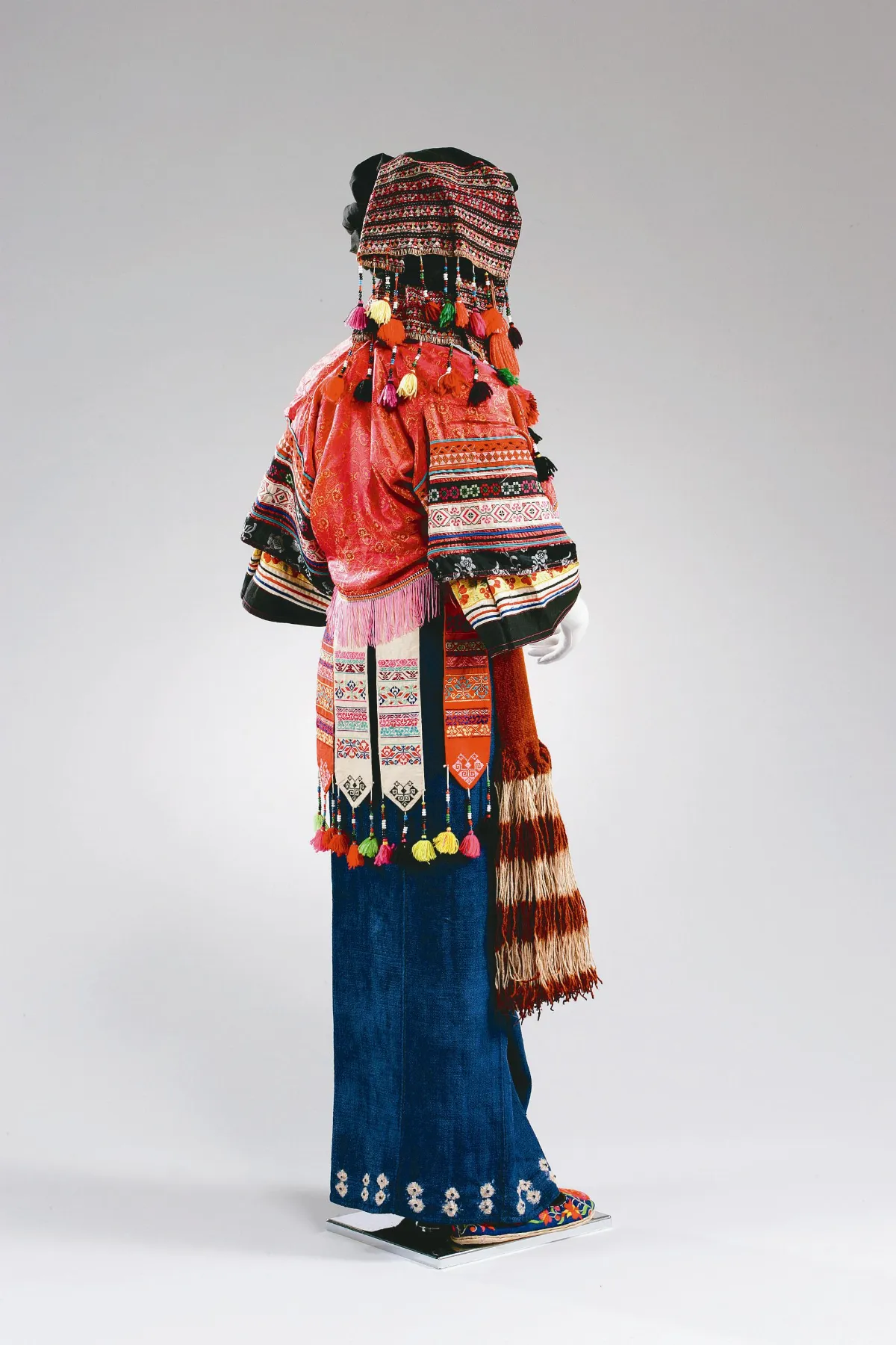 【七彩雲南 相約台灣──雲南少數民族服裝服飾展】  傣族火草衣