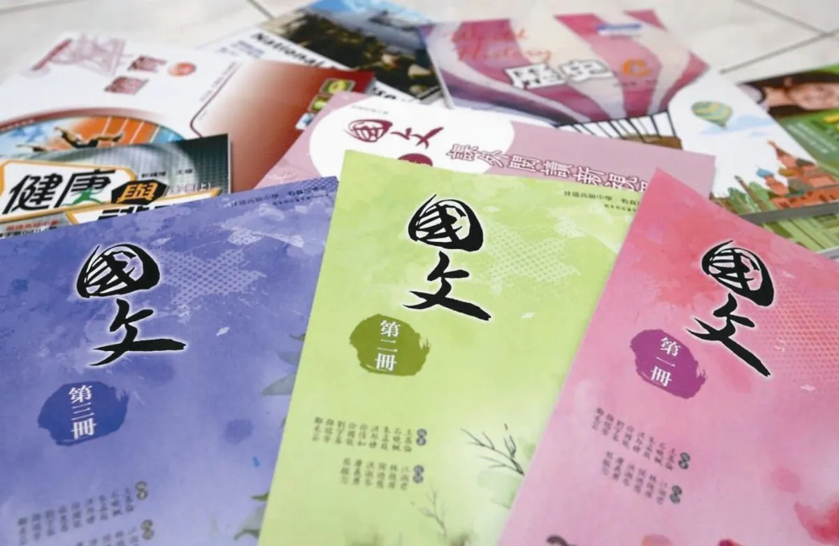 討喜實用 6種小狗書夾送鎮民