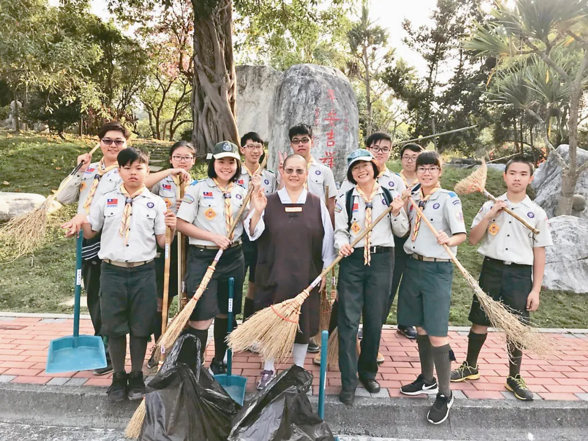佛光童軍做環保 廣植福田