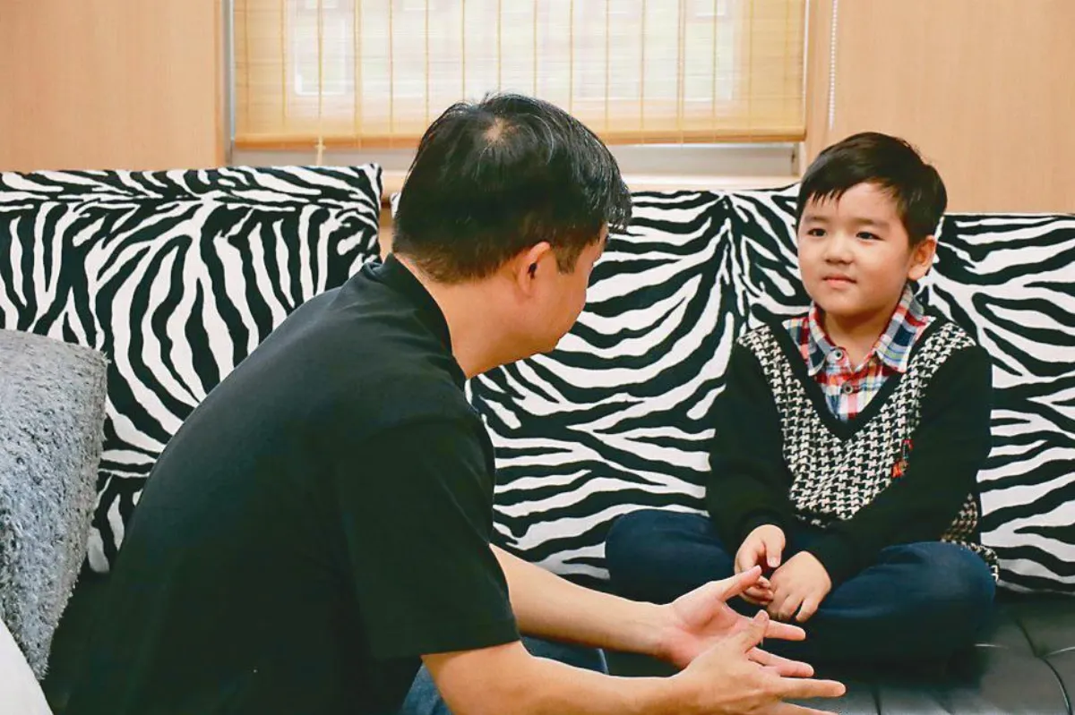 別讓他孤立無援 醫：鼓勵孩子 取代批評