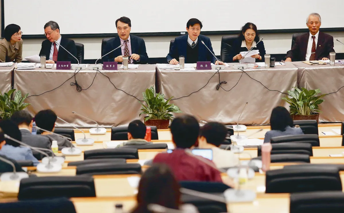台大校務會 擱置5提案