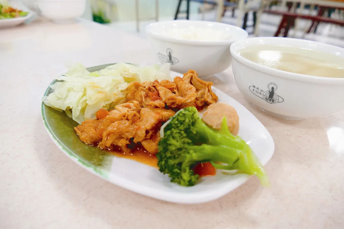 叢林 風光 三千諸佛 皆出大寮 以歡喜心備辦大眾飲食