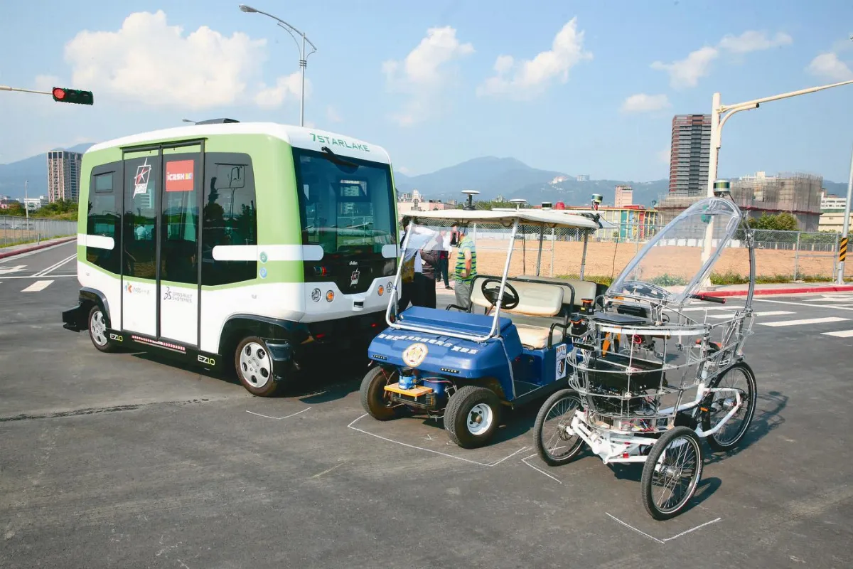 台灣自駕車 會煞車會轉彎