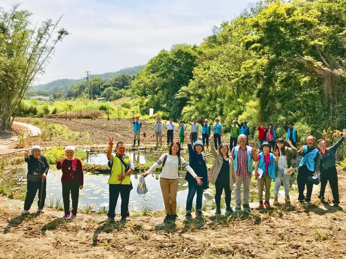 曾受工廠廢水汙染 復育霄裡溪 居民共建生態池