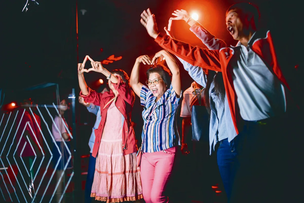 銀髮族化身前衛藝術家