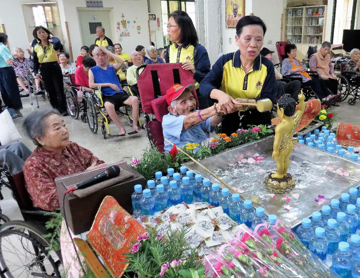 慈惠養護中心 浴佛得清涼