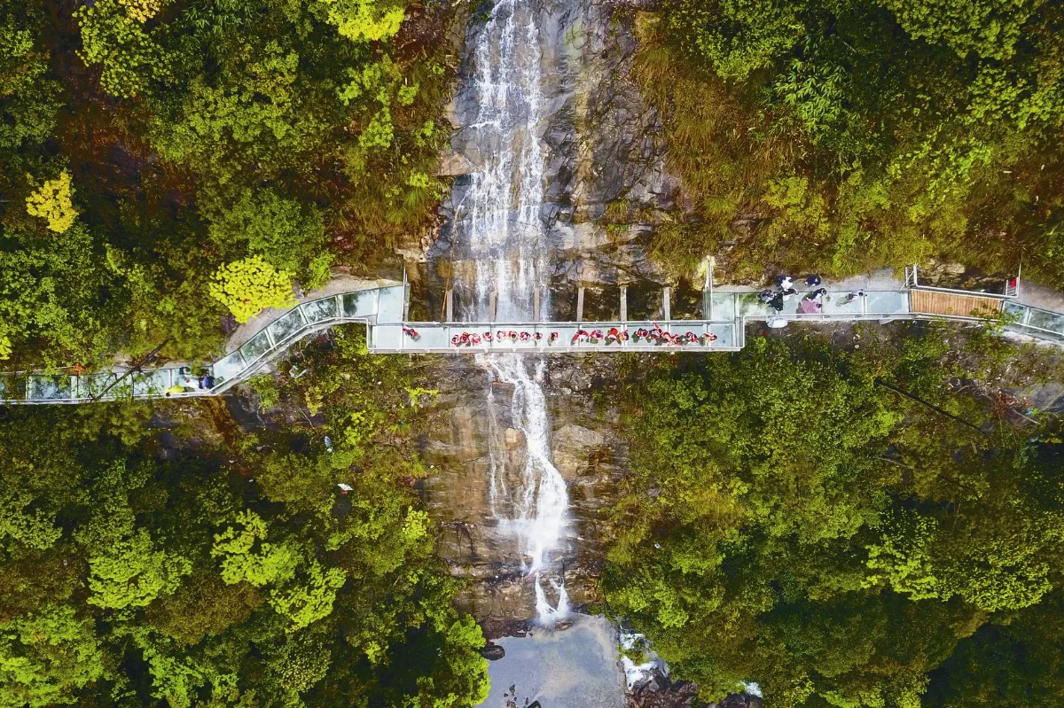 水幕玻璃棧道