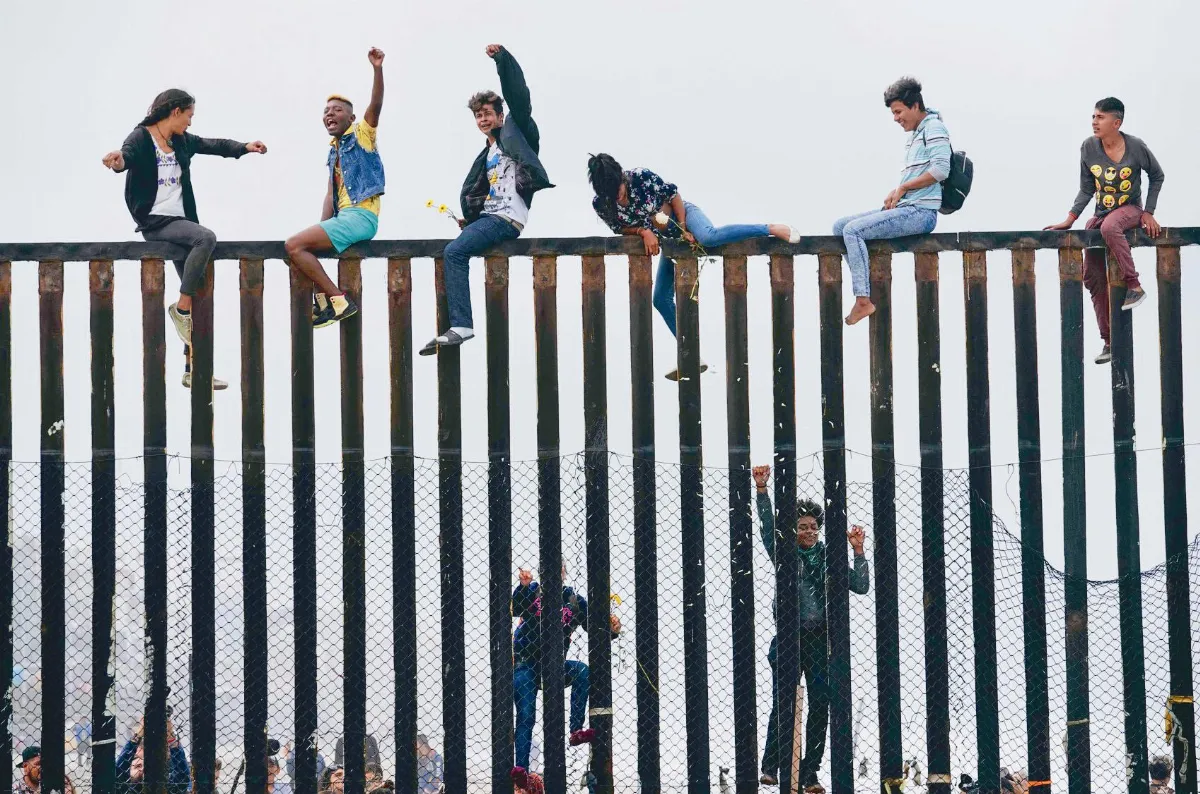 中美移民大軍翻牆闖美國 尋求庇護