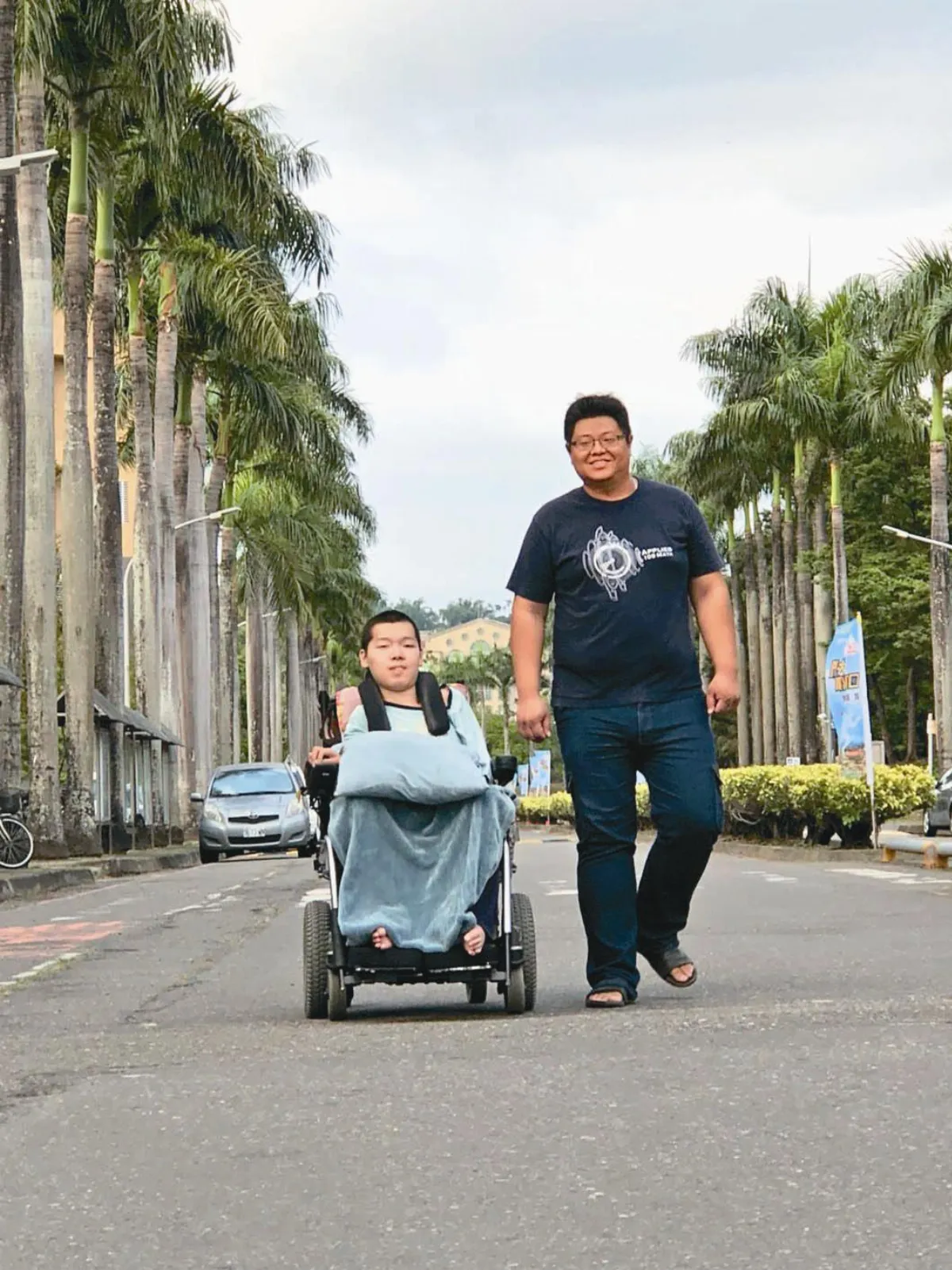 放棄事業 兄伴身障弟重念大學