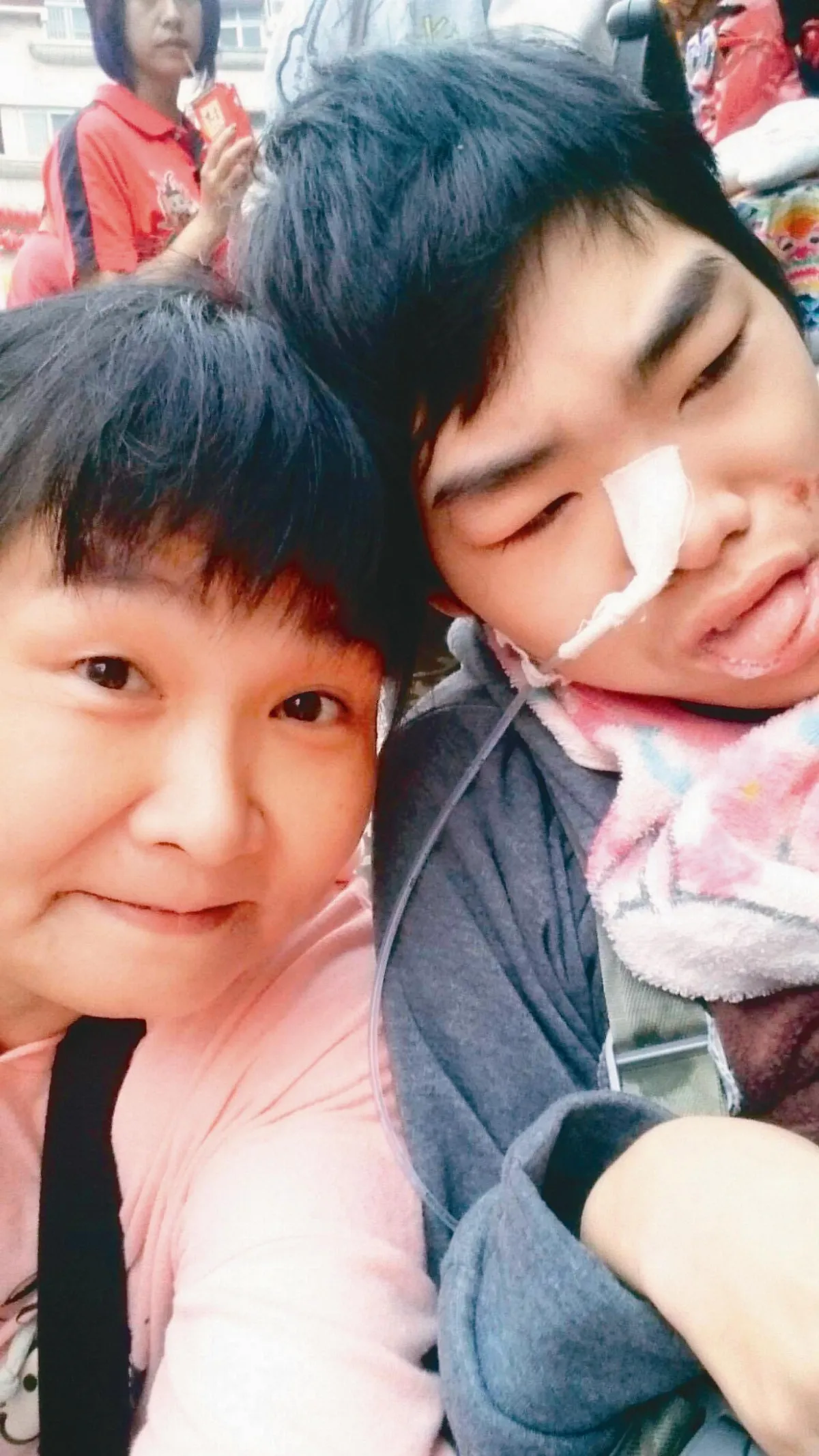 單親媽 推腦麻兒瘋路跑