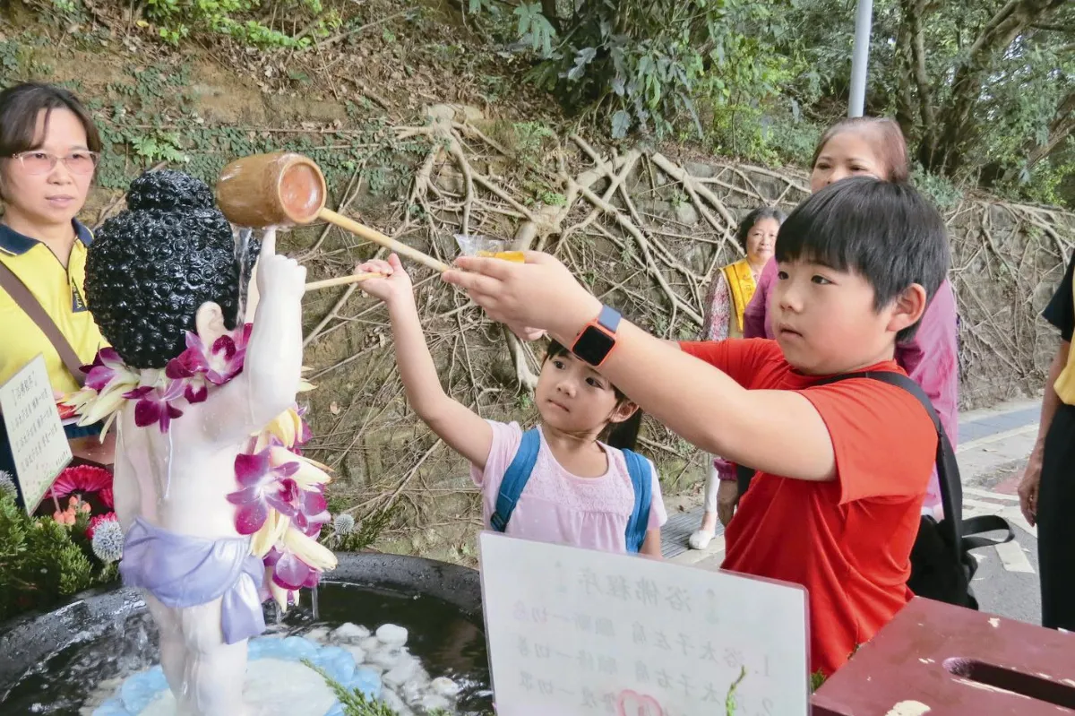 新竹雲水浴佛 給人善因緣
