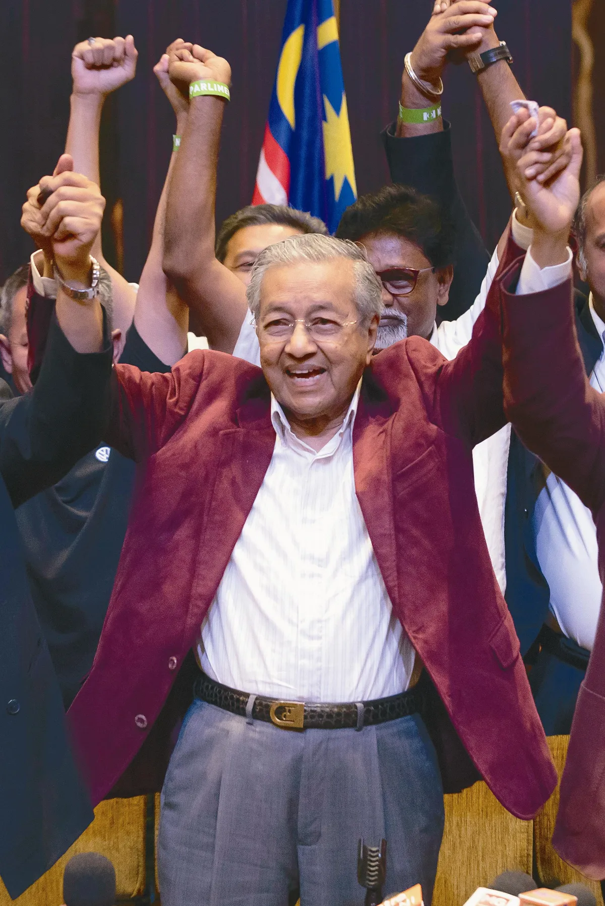 大馬變天 92歲馬哈迪擊敗納吉