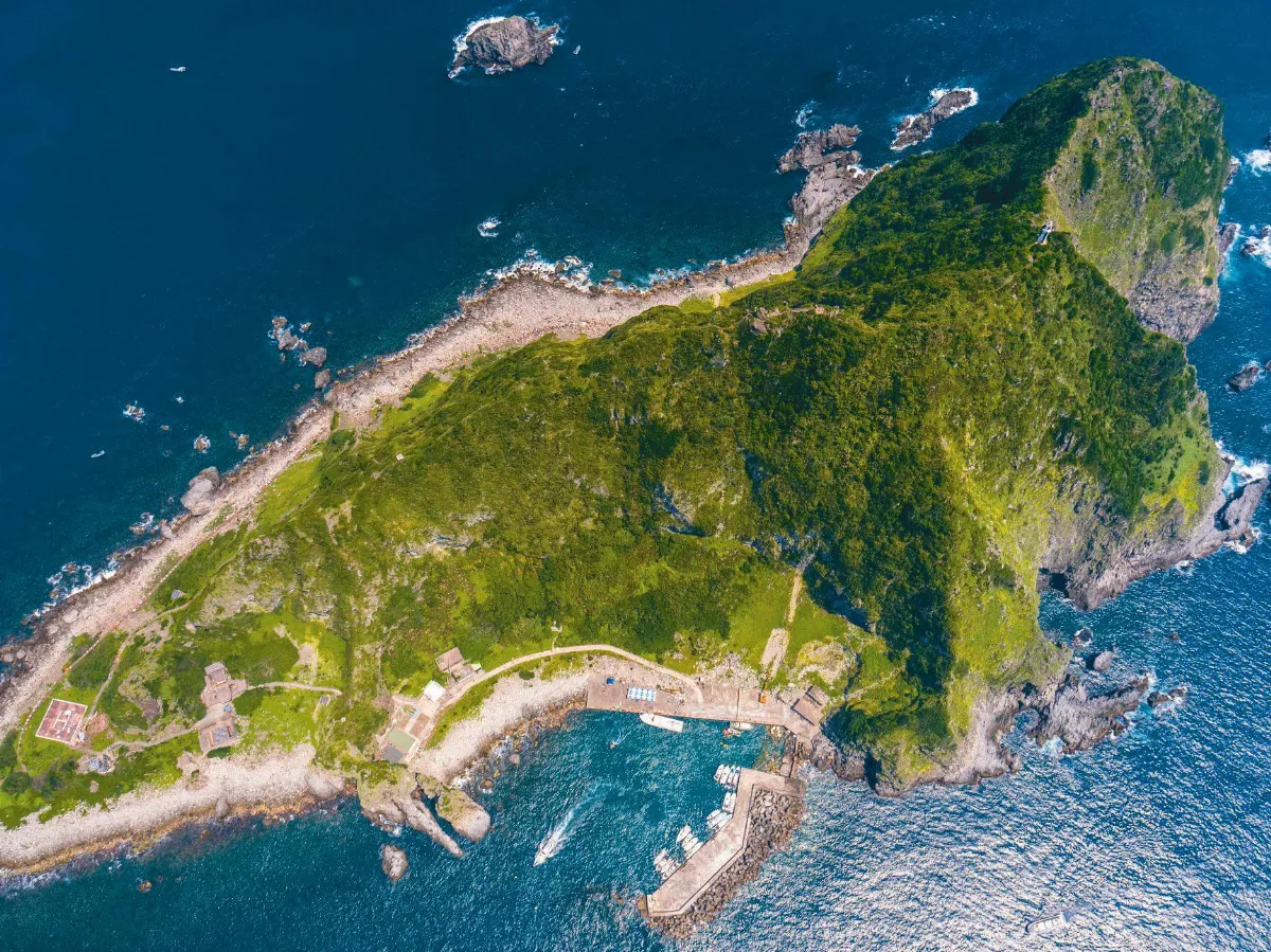 空拍基隆嶼 沙魚哥現身