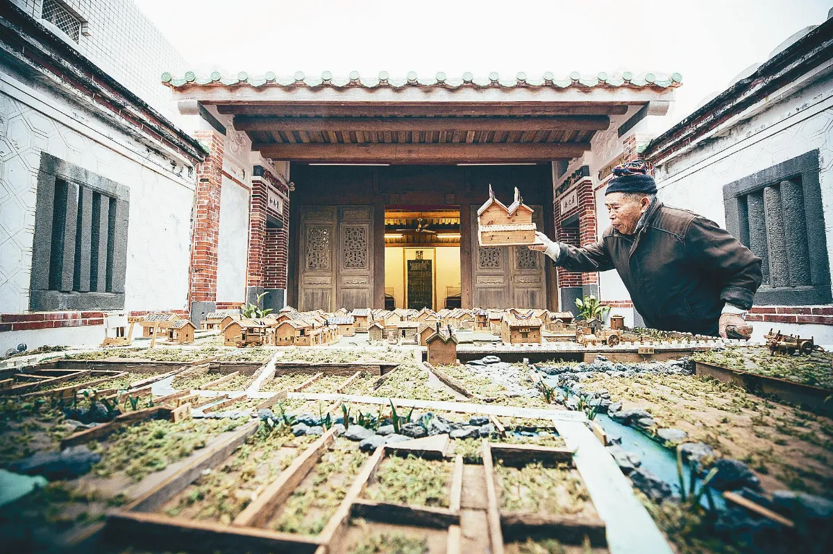 把記憶拼湊出來  打造古厝模型 蔡樹木復刻澎湖聚落