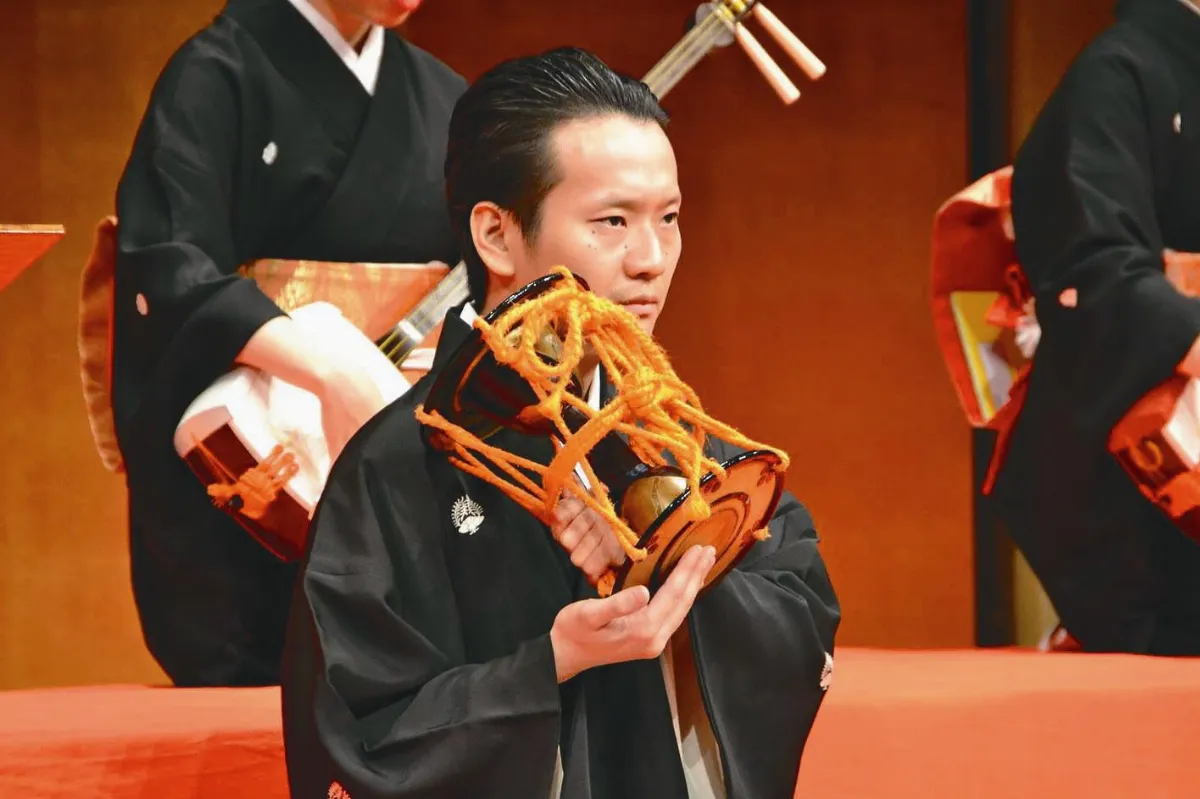 榮太朗 日本唯一女裝男藝者