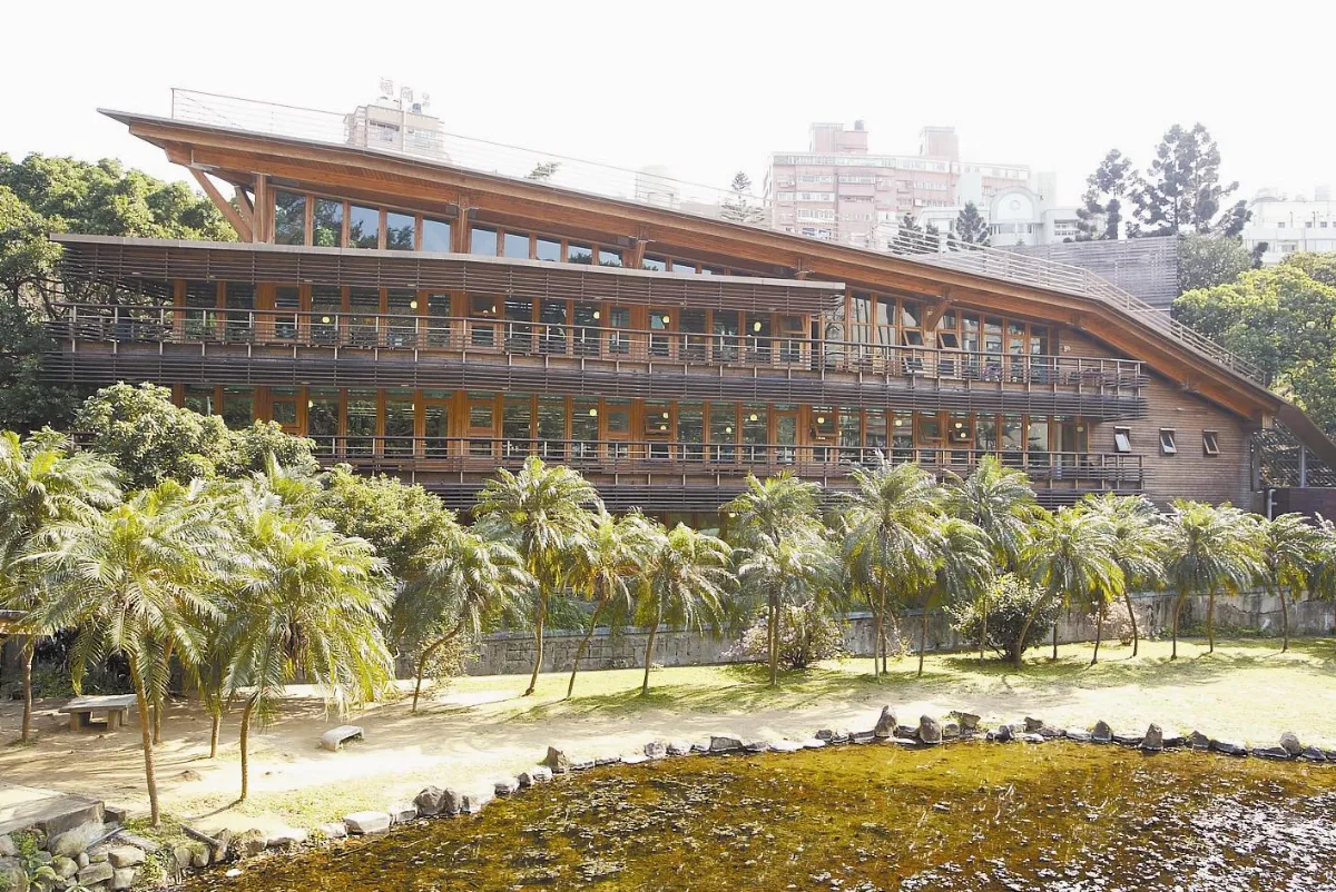 南北兩大特色圖書館