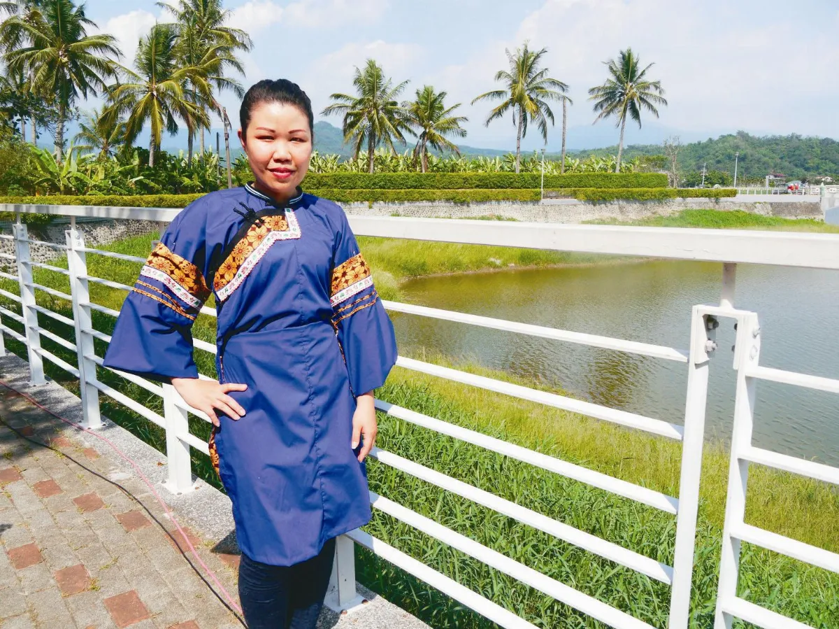 客家藍衫印尼風 美濃湖畔走秀