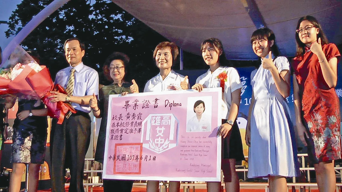 雄女校長 和小斑馬一起畢業