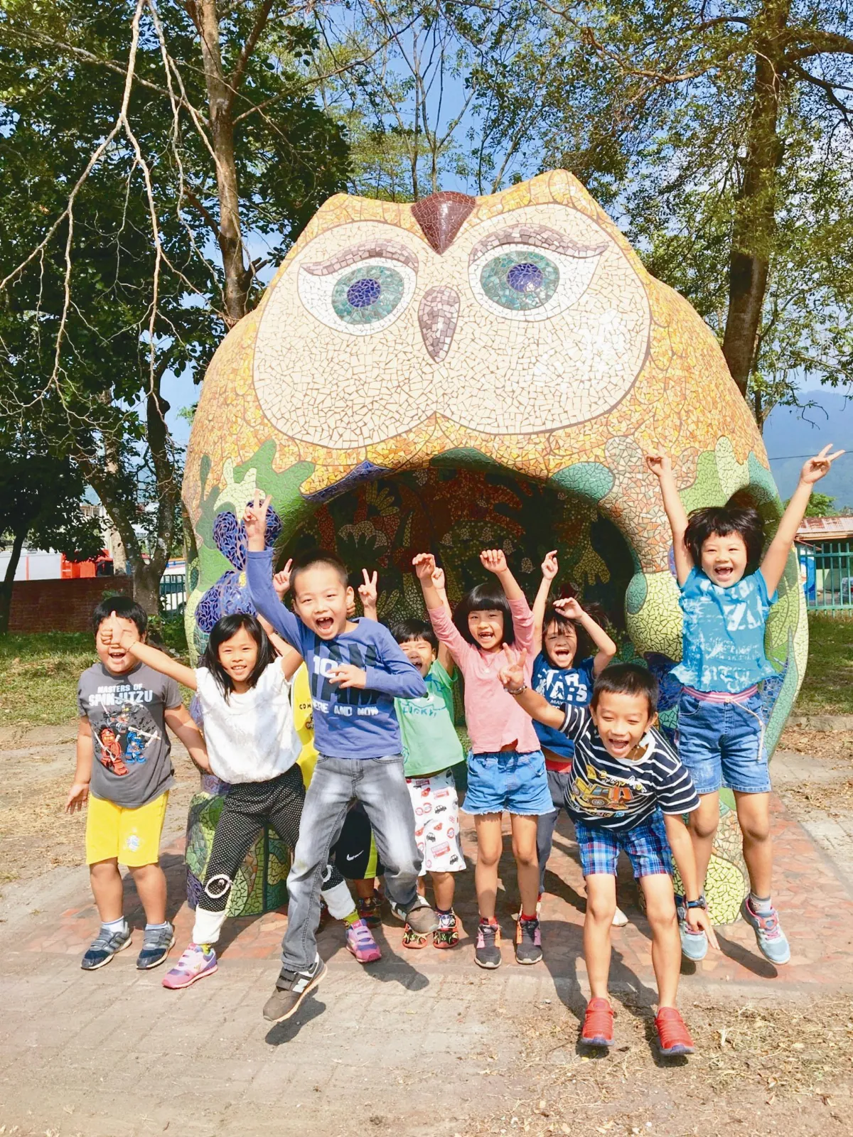 他們的祕密基地…貓頭鷹溜滑梯