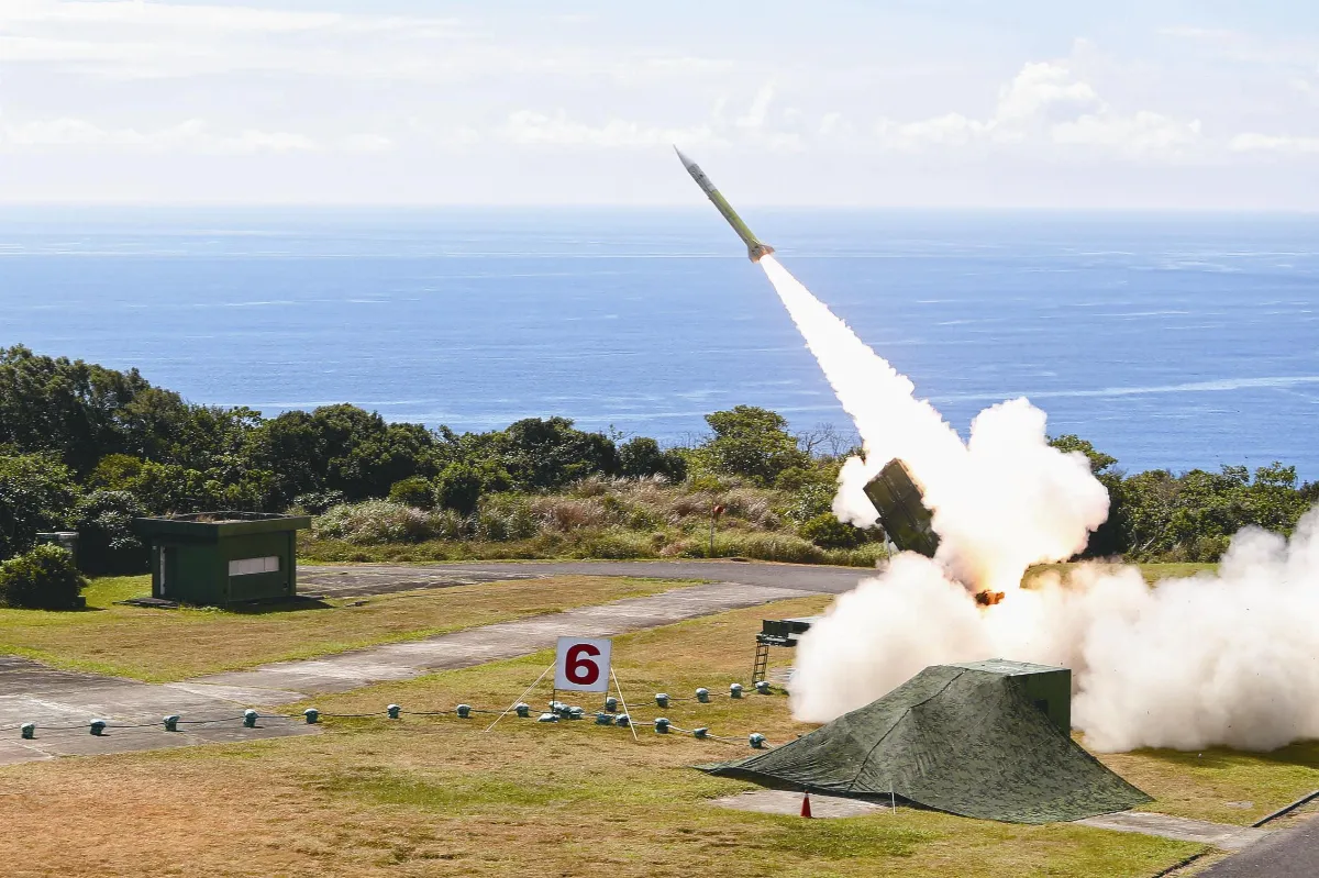 調查肇因 軍警搜索F-16撞山地點