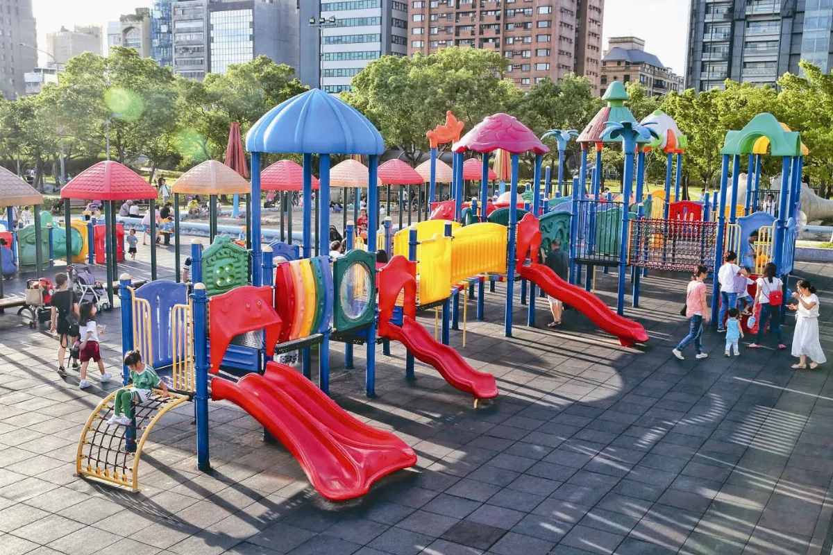 夏天飆高溫 小心遊具變烤具