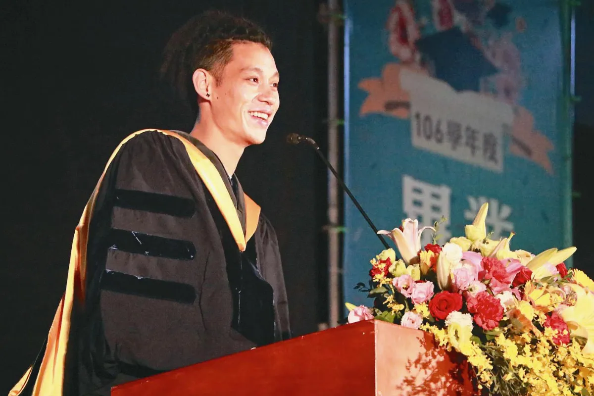 政大畢典致詞  林書豪：別打安全牌，別怕失敗