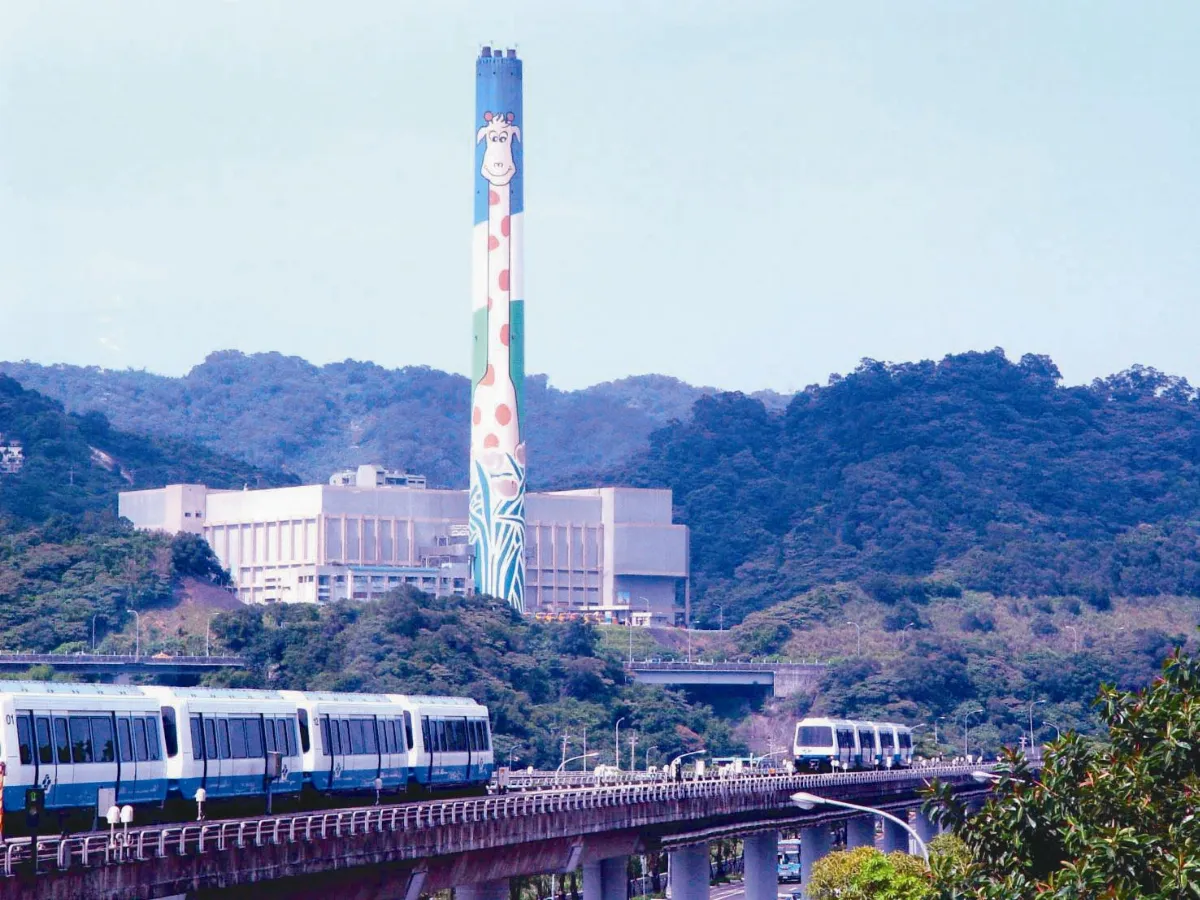 長頸鹿煙囪 改藍鵲上場