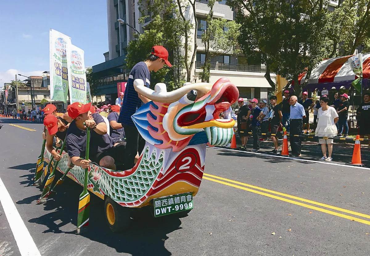 水上划、地上跑  龍舟好好玩