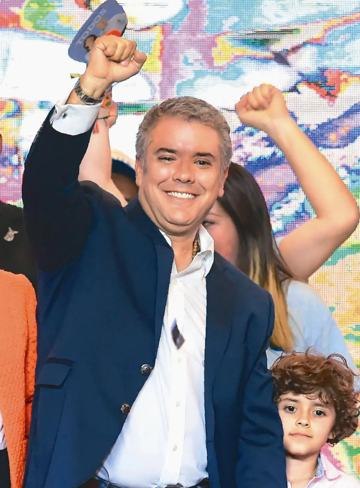 41歲律師 當選哥國最年輕總統