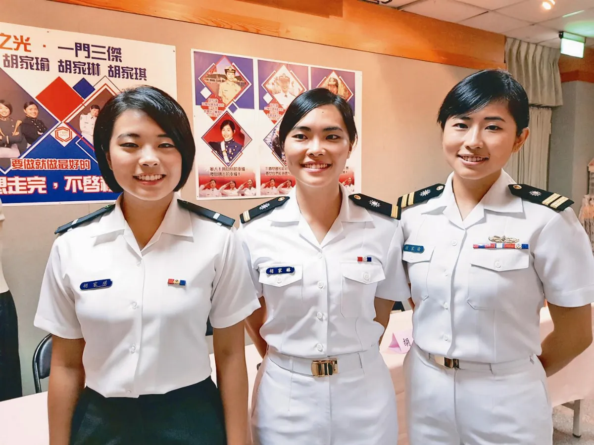 一家3姝從軍 從小疊豆腐被