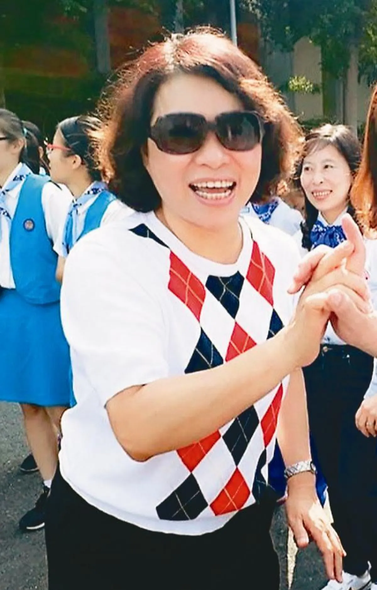 政治衣Q大不同 有人戰袍買10套