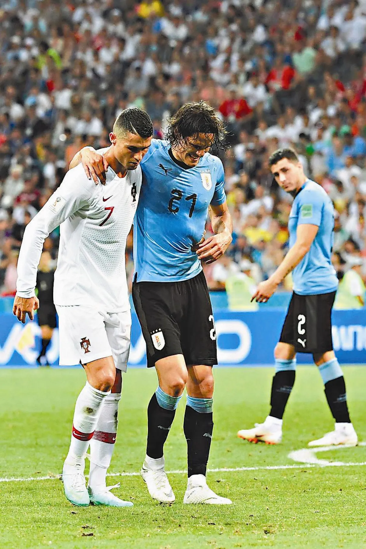 攙扶對手退場 C羅 輸了球賽贏得尊敬