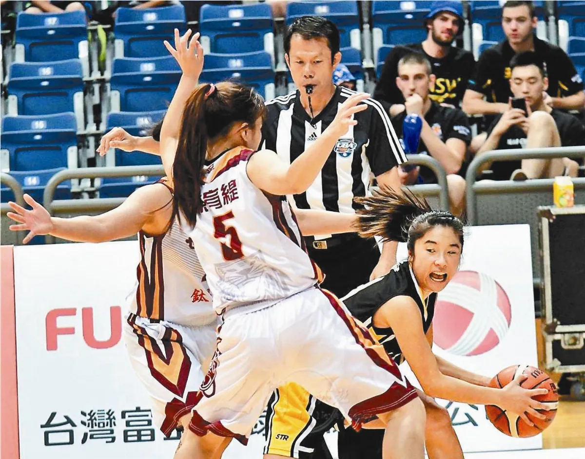 佛光盃初亮相 世新女籃 得分破百