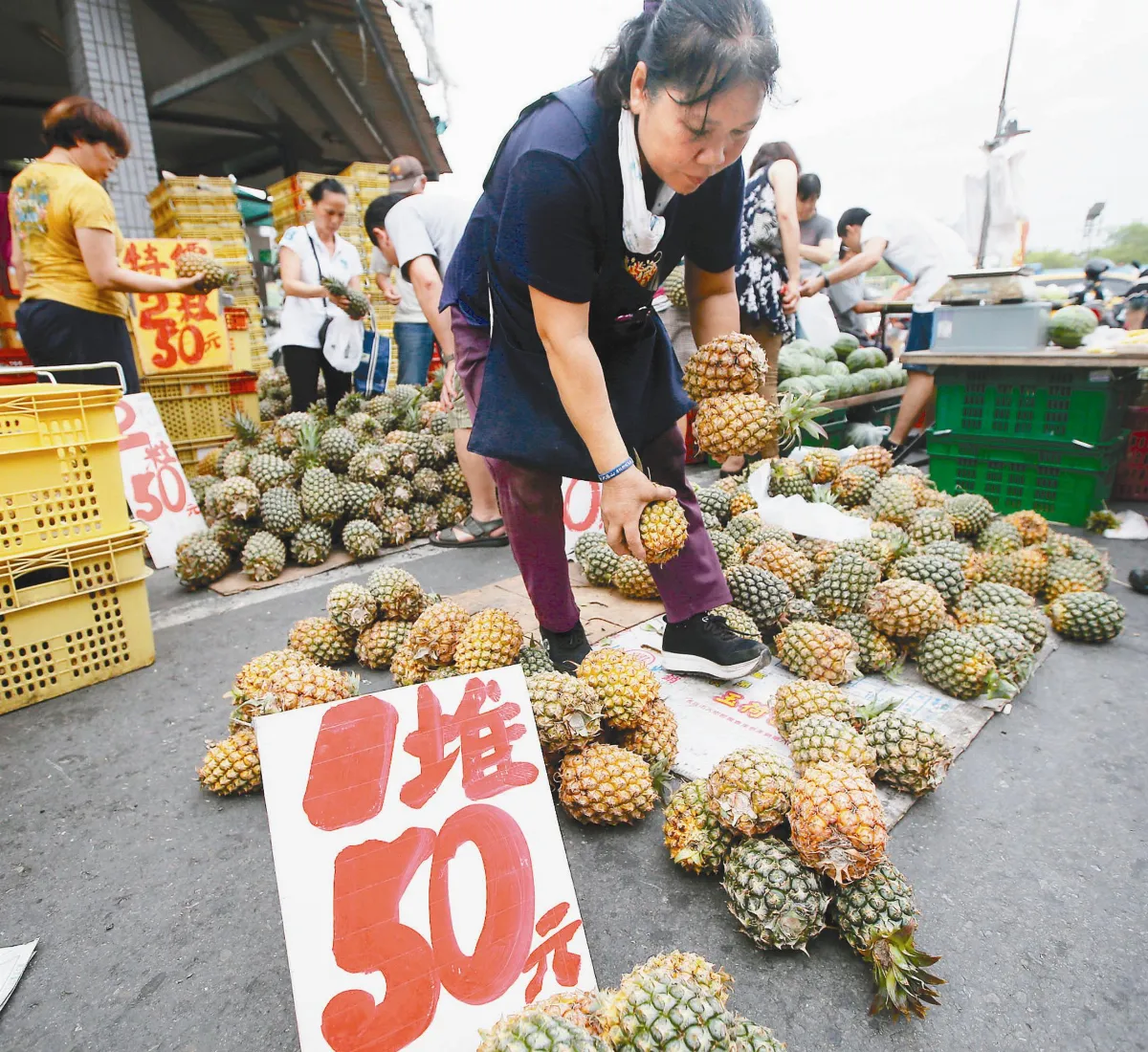 心痛看鳳梨爛 農民抨擊沒配套