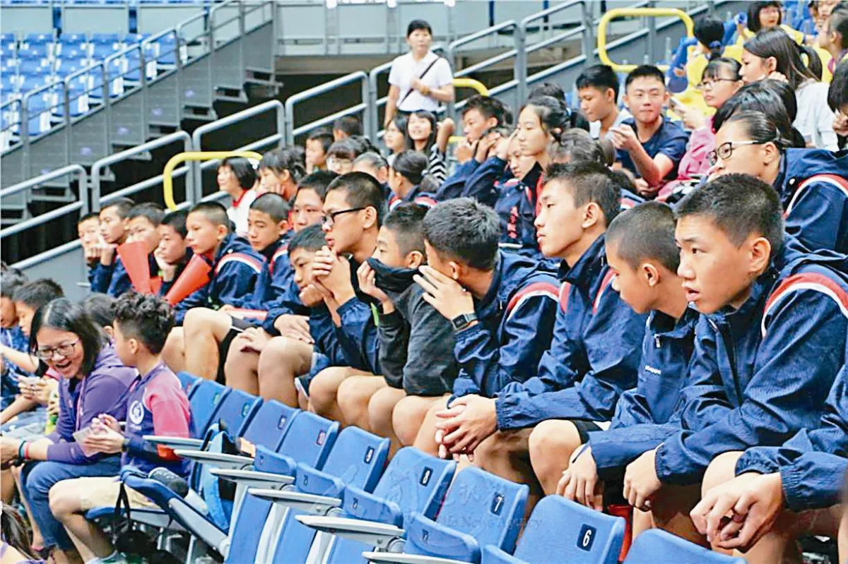 看台上 國、高中球隊 現場觀摩