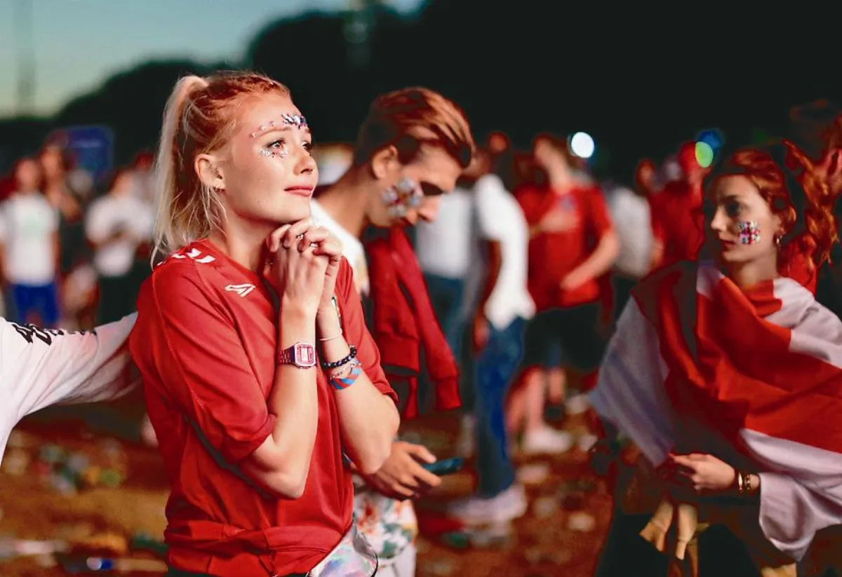 年輕英軍 擄獲全英民心