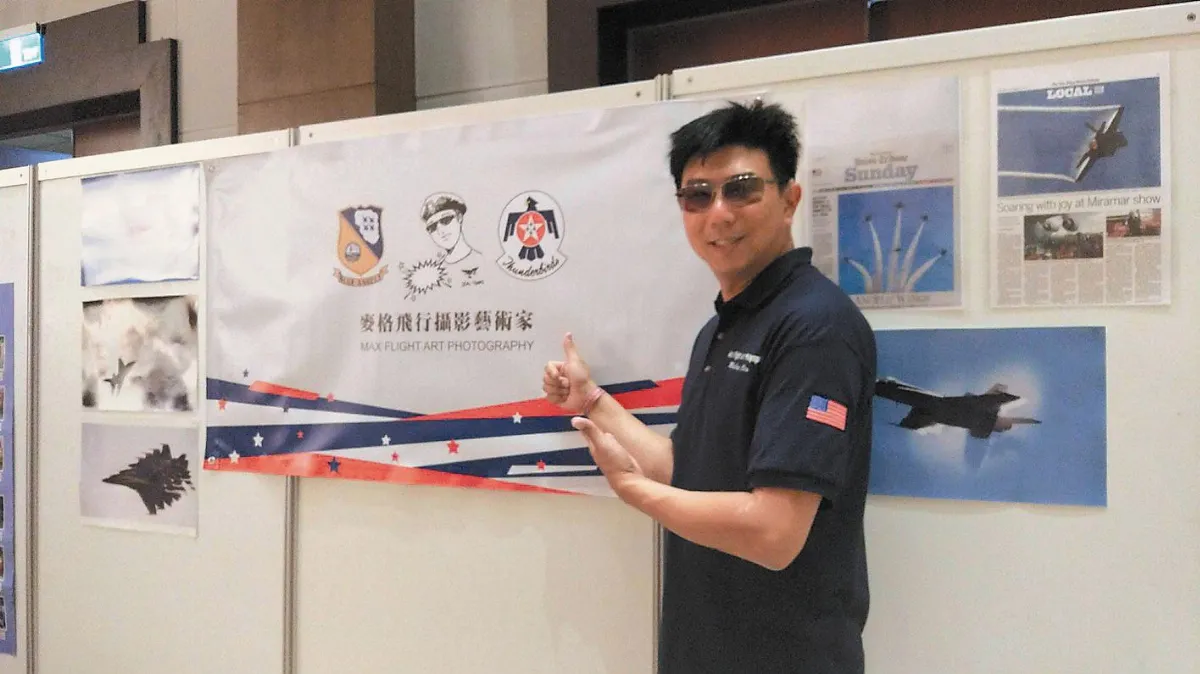 不畏聽障 他到美空軍基地拍飛機