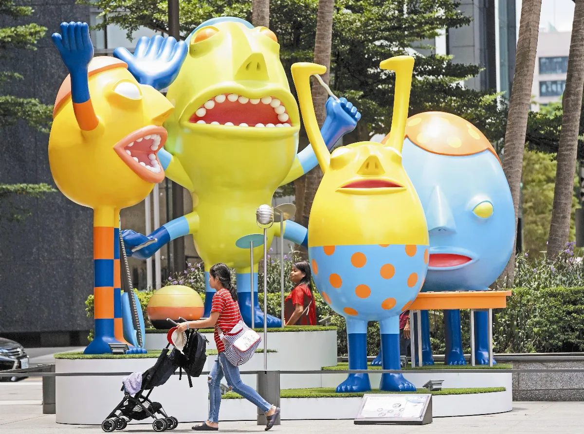 外星人 台北街頭放暑假