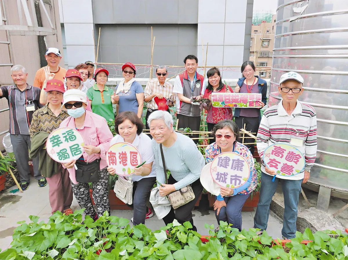 屋頂田園樂 獨老品嘗幸福