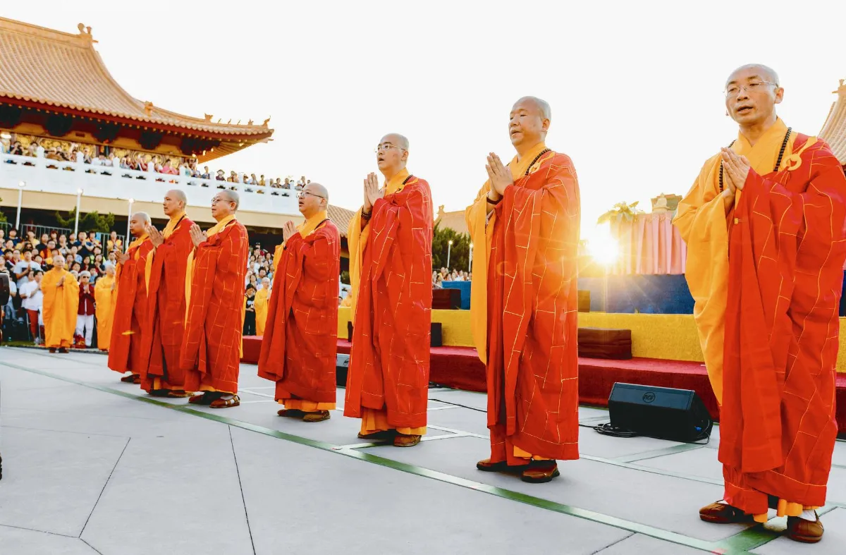 禪淨獻燈祈福 2千人雲集西來寺