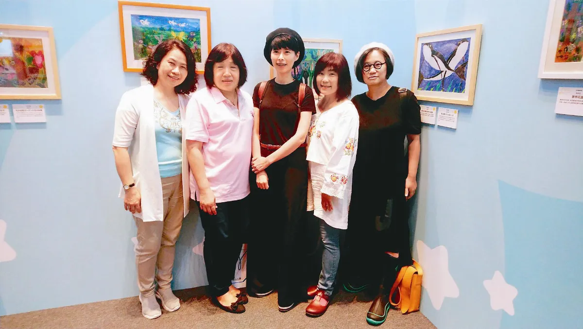 打破框架 教憨兒畫出自信