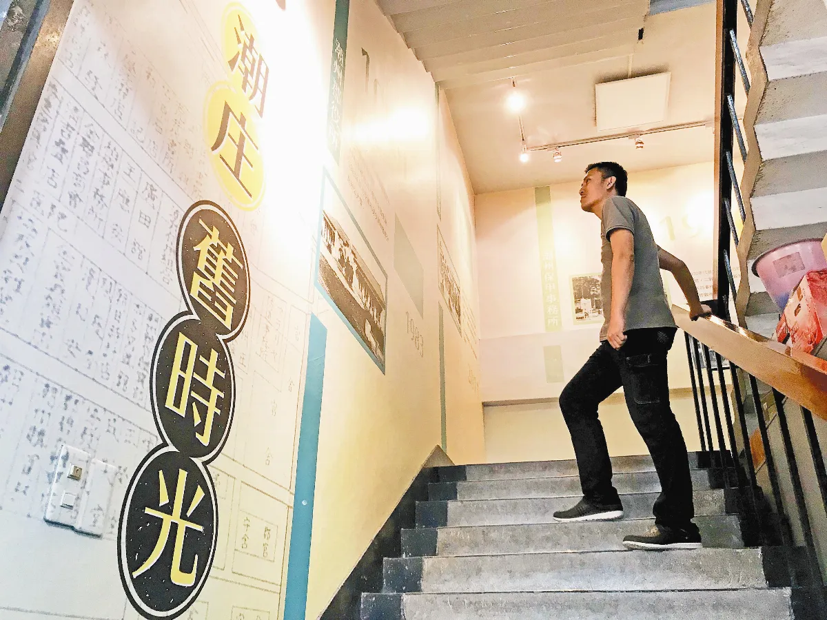 鎮公所樓梯間 成潮州時光走廊