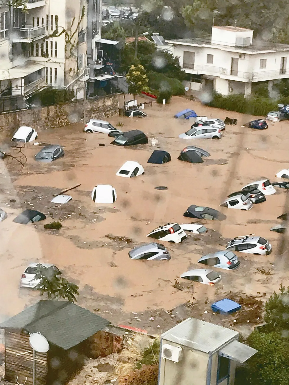 希臘野火未滅 暴雨又引發洪水