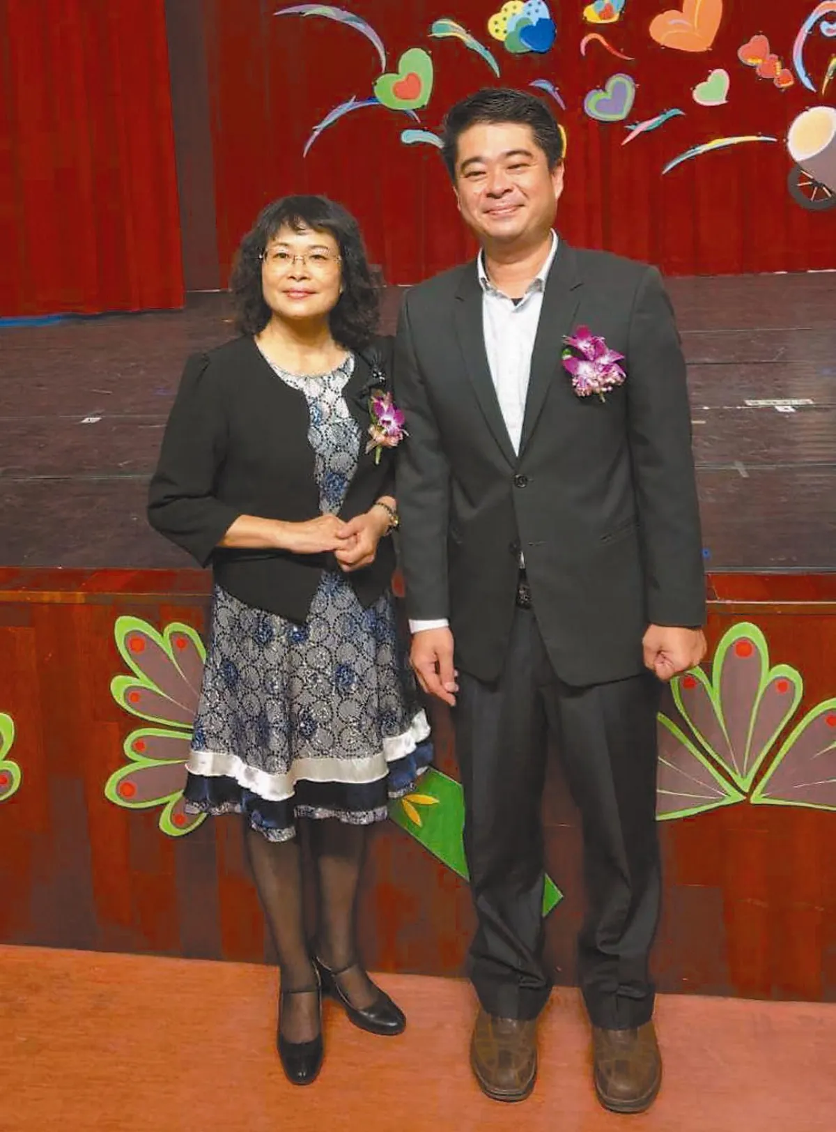 四代奉獻教育 母子同台當校長