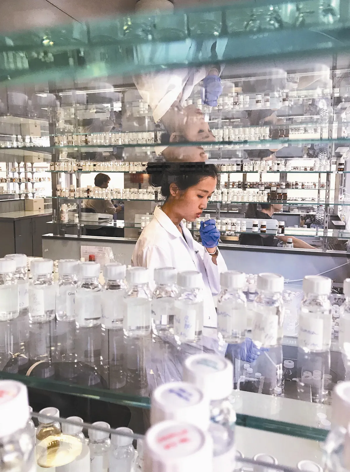 何承涵邁向調香師 在法國受訓活用南投元素 台灣荔枝、烏龍茶 變香水