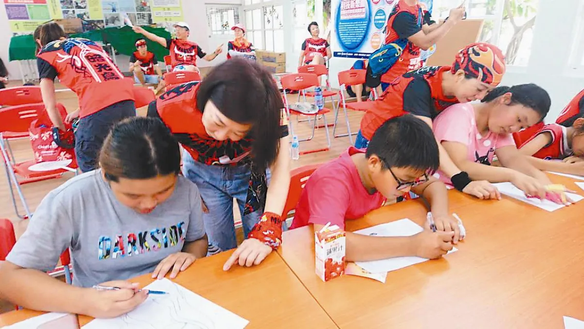 義工、小學生成筆友 手寫字有溫度