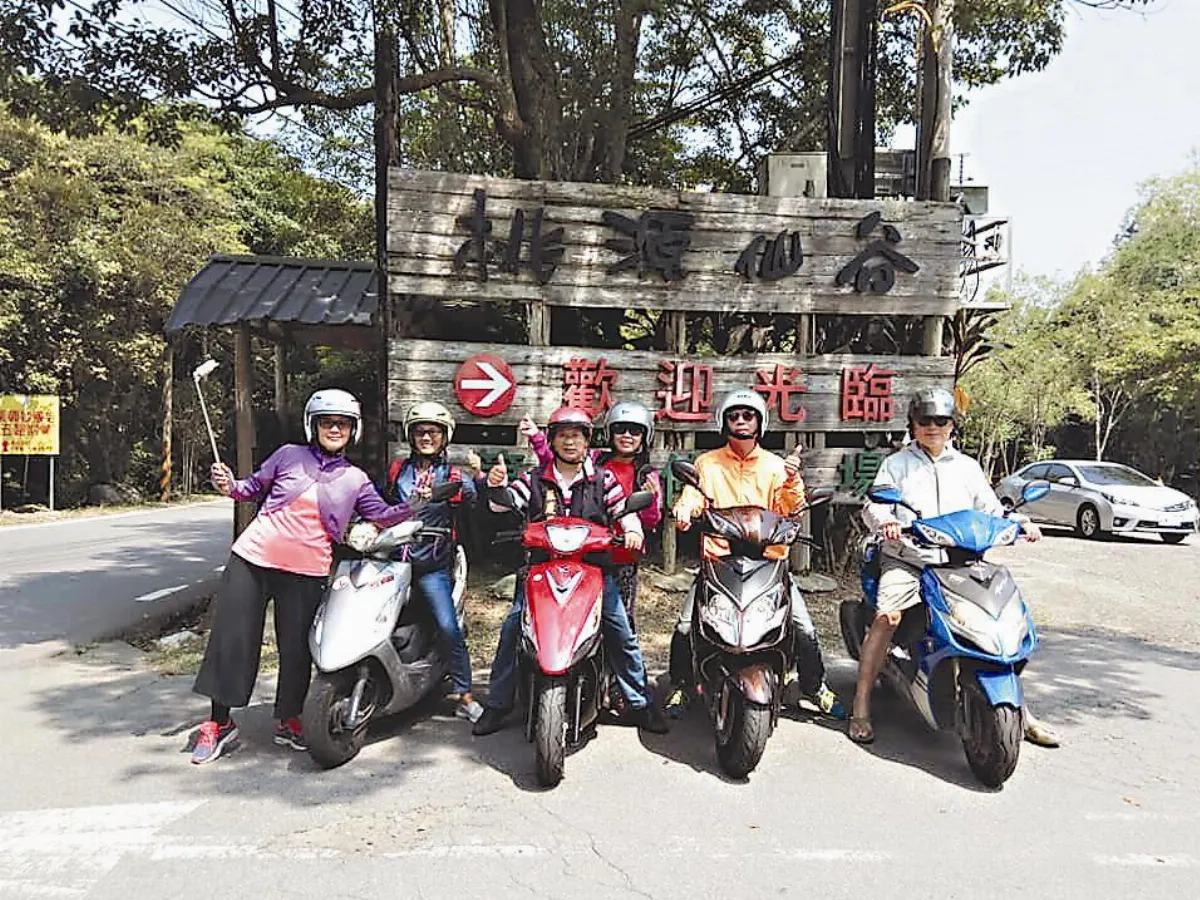超狂里長 帶里民機車一日遊