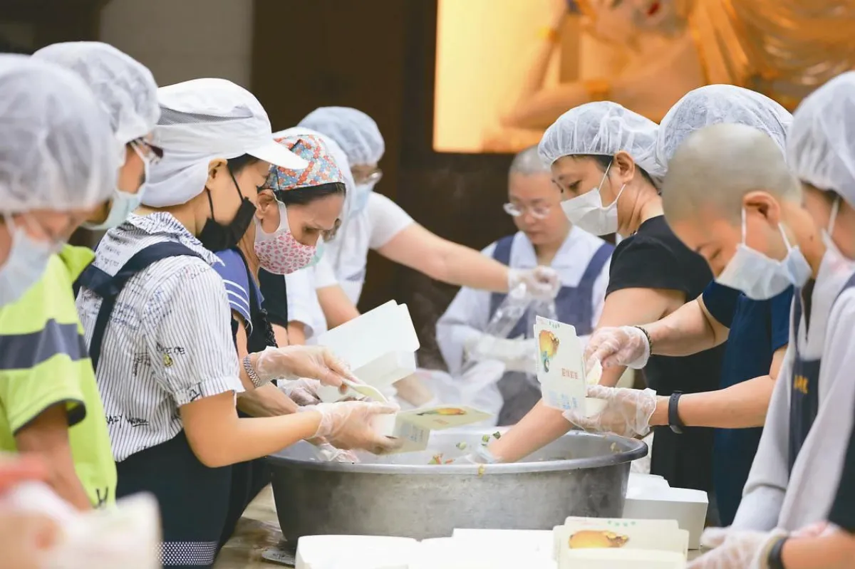圓福寺製3500個便當 災區送暖