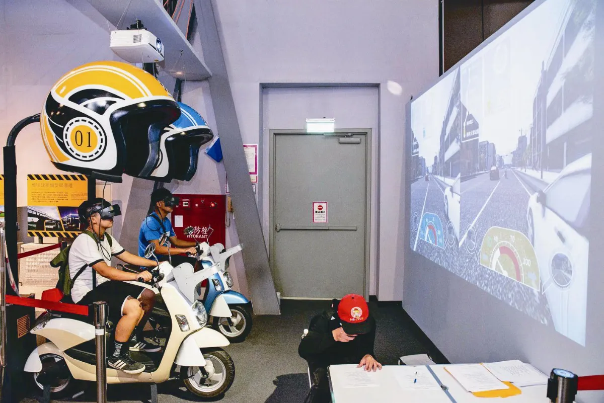 VR騎機車 到佛光山郊遊趣