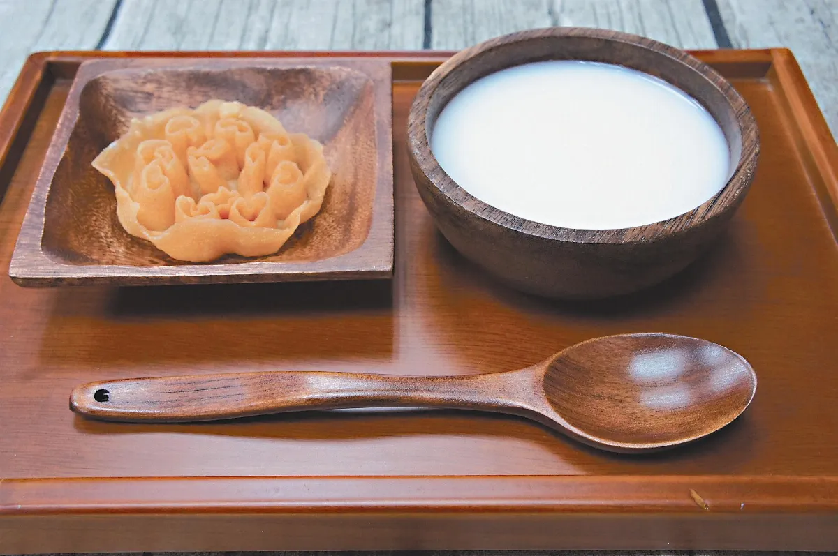 照食譜煎攤餅＋杏仁茶